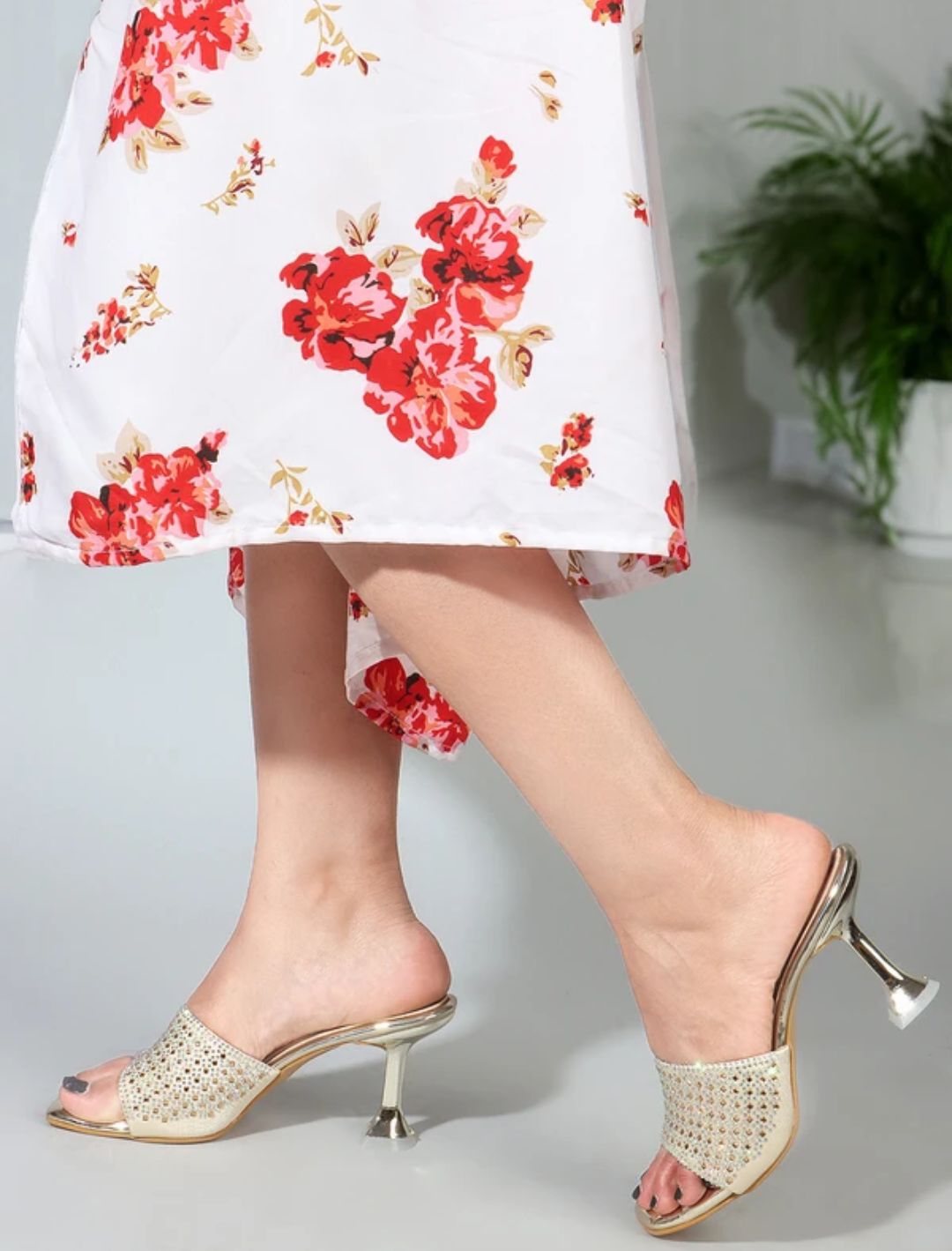 Women's Embellished Toe Sculted Heel Sandals ( Gold)